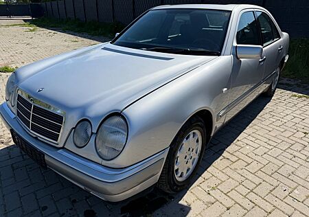 Mercedes-Benz E 200 Limousine 69.000 KM