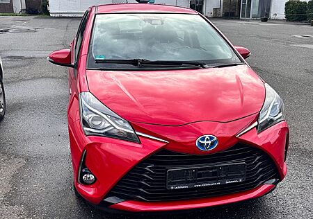 Toyota Yaris Hybrid TeamD/Kamera/SHZ/AHK/Klima Aut.