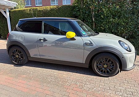 Mini Cooper SE Electric Trim