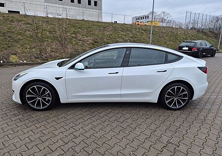 Tesla Model 3 RWD, AHK, 8-fach Räder, Schmutzmatten