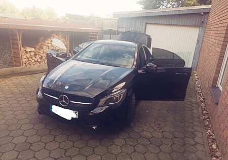 Mercedes-Benz CLA 180 Urban Urban AHK