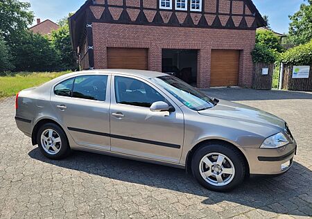 Skoda Octavia Lim. Elegance*HU/AU neu