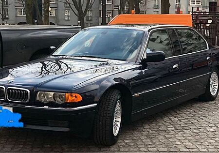 BMW 750 L7 - EXTRA LANGE VERSIOM AB WERK