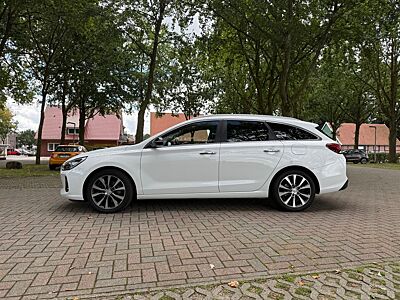 Hyundai i30 1.4 T-GDI Premium DCT Premium