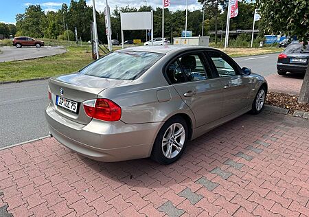 BMW 320i -