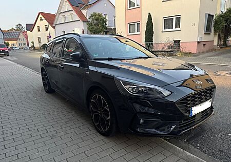 Ford Focus ST-Line Turnier Aut., LED, Winterpaket