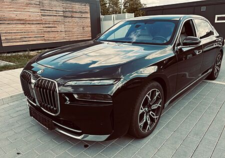 BMW 750e xDrive iconic Kristallscheinwerfer Merino