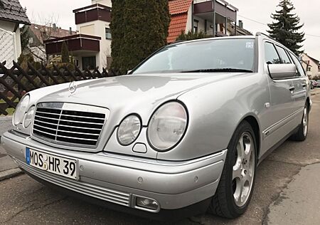 Mercedes-Benz E 240 T Avantgarde aus Familienbesitz / Rostfrei