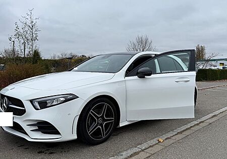 Mercedes-Benz A 200 -AMG Line Burmester Panoramaschiebedach