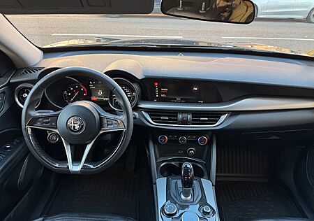 Alfa Romeo Stelvio Super Q4 1.Hand neu TÜV