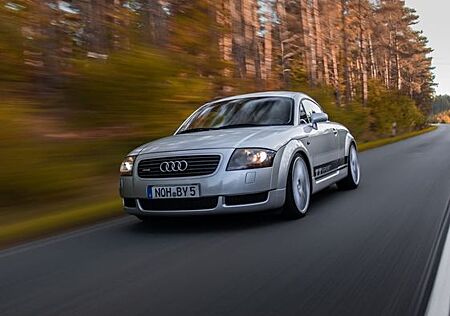 Audi TT Coupe 1.8T quattro 165 kW -