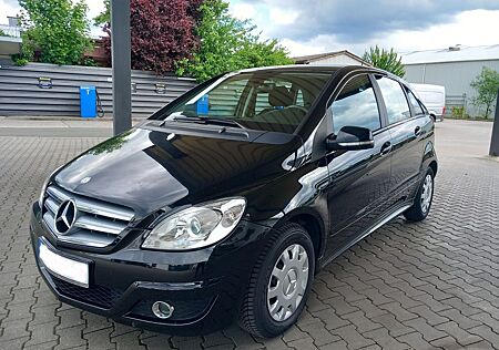 Mercedes-Benz B 170 BlueEFFICIENCY -Klima/Shzg./AHK/ usw.