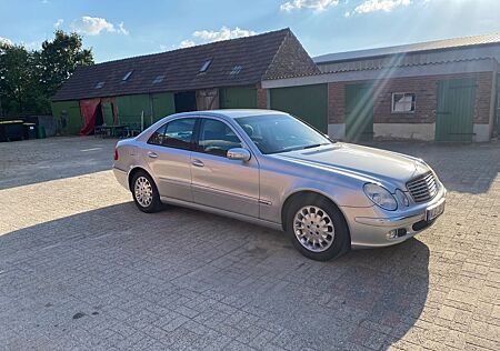 Mercedes-Benz E 320 ELEGANCE Rentnerfahrzeug