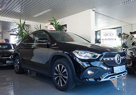 Mercedes-Benz GLA 180 d/Aut.8G-DCT/NAVI/LEDER/Kamera/1.Hand!