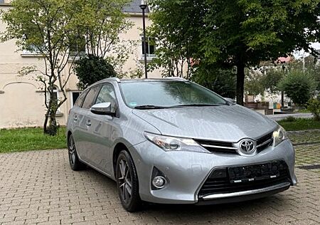 Toyota Auris Life Plus 1,6-l-Valvematic Life Plus