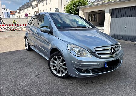 Mercedes-Benz B 200 -
