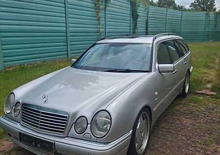 Mercedes-Benz E 55 AMG E 55 T AMG AMG e210 7Sitzer
