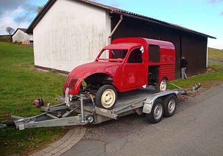 Citroën 2 CV Konvult: AK 400 '76 und rote Charlston '89