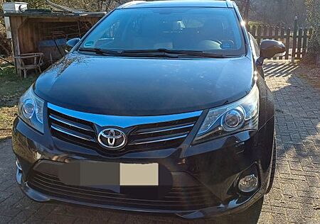 Toyota Avensis Combi 2,2-l-D-4D Automatik Executive...