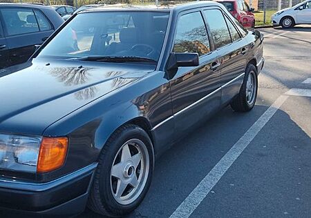 Mercedes-Benz 230 W124.H Ke.VOLLPACKET.TÜV NEU.ACHSE NEU.Autom.Kli