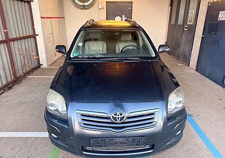 Toyota Avensis Kombi 2.4 Executive / Automatik / Leder