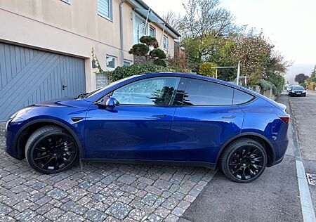 Tesla Model Y Große Reichweite - AWD - Winterreifen