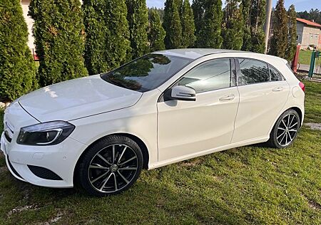 Mercedes-Benz A 180 AMG Line AMG Line