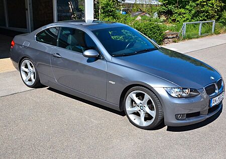 BMW 330i Coupé (E92) - top gepflegt, TÜV + KD neu!