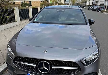 Mercedes-Benz A 250 / Mountaingrau / AMG Line