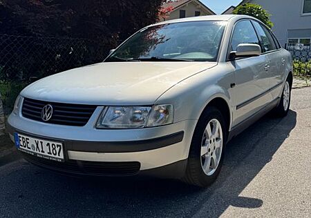 VW Passat Volkswagen Limousine 1.8