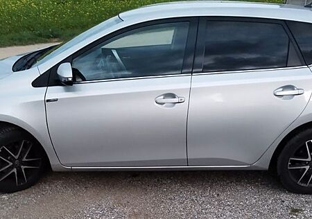 Toyota Auris Edition 1,6-l-Valvematic Multidrive S ...