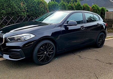 BMW 118i - sportlich elegant schwarz