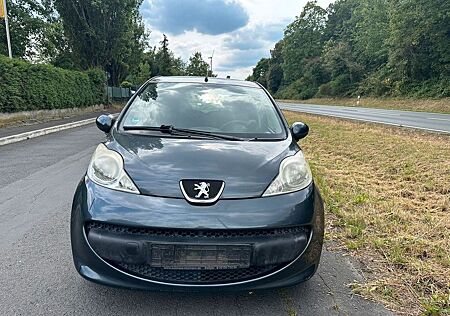 Peugeot 107 Filou.Autom..Klima.Tüvneu.1Hand.1A