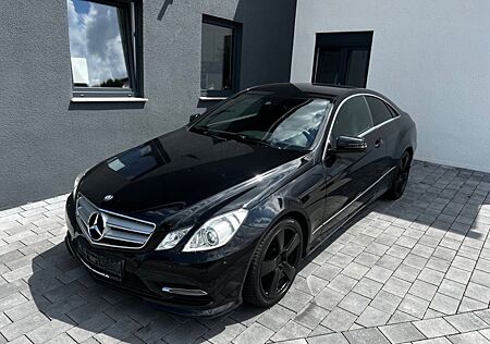 Mercedes-Benz E 200 CGI Coupe/Automatik/AMG-Paket