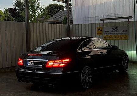 Mercedes-Benz E 350 Coupé CGI BlueEFFICIENCY.