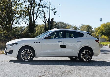Maserati Levante 3.0 V6 430HP Modena Auto 4WD Modena