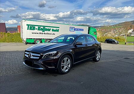 Mercedes-Benz GLA 220 Mercedes Benz GLA220 CDI