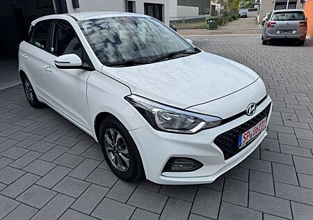 Hyundai i20 Trend"Navi Kamera"8 Fach Alufelgen