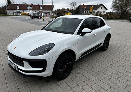 Porsche Macan mit AHK und Sport Chrono