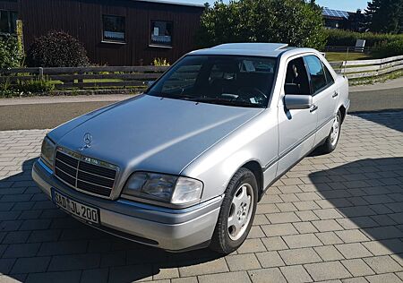 Mercedes-Benz 220 C