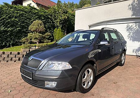Skoda Octavia 1,6 Combi Ambiente,8xbereift,2.Hand,AHK