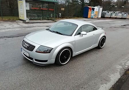 Audi TT Coupe 1.8T quattro 165 kW -