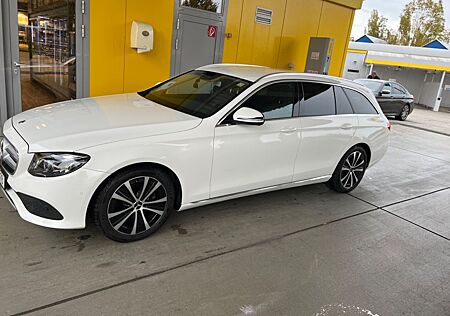 Mercedes-Benz E 220 E 220d T AVANTGARDE Autom. AVANTGARDE