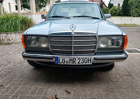 Mercedes-Benz 230 W123 230E