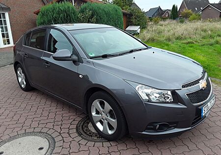 Chevrolet Cruze 2.0 Diesel LTZ Hatchback Vollausstattung !