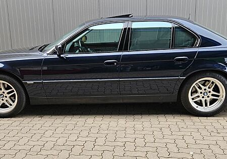 BMW 750i / VFL / Schönwetterfahrzeug / Individual