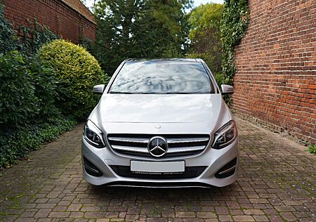 Mercedes-Benz B 200 d Urban 7G BI-Xe Distro Standh Pano Navi