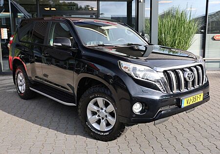 Toyota Land Cruiser 3.0 D-4D 5DRS LEGEND A/T VAN MAG...