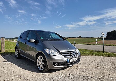 Mercedes-Benz A 180 ELEGANCE Autotronic ELEGANCE