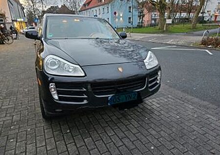 Porsche Cayenne - -